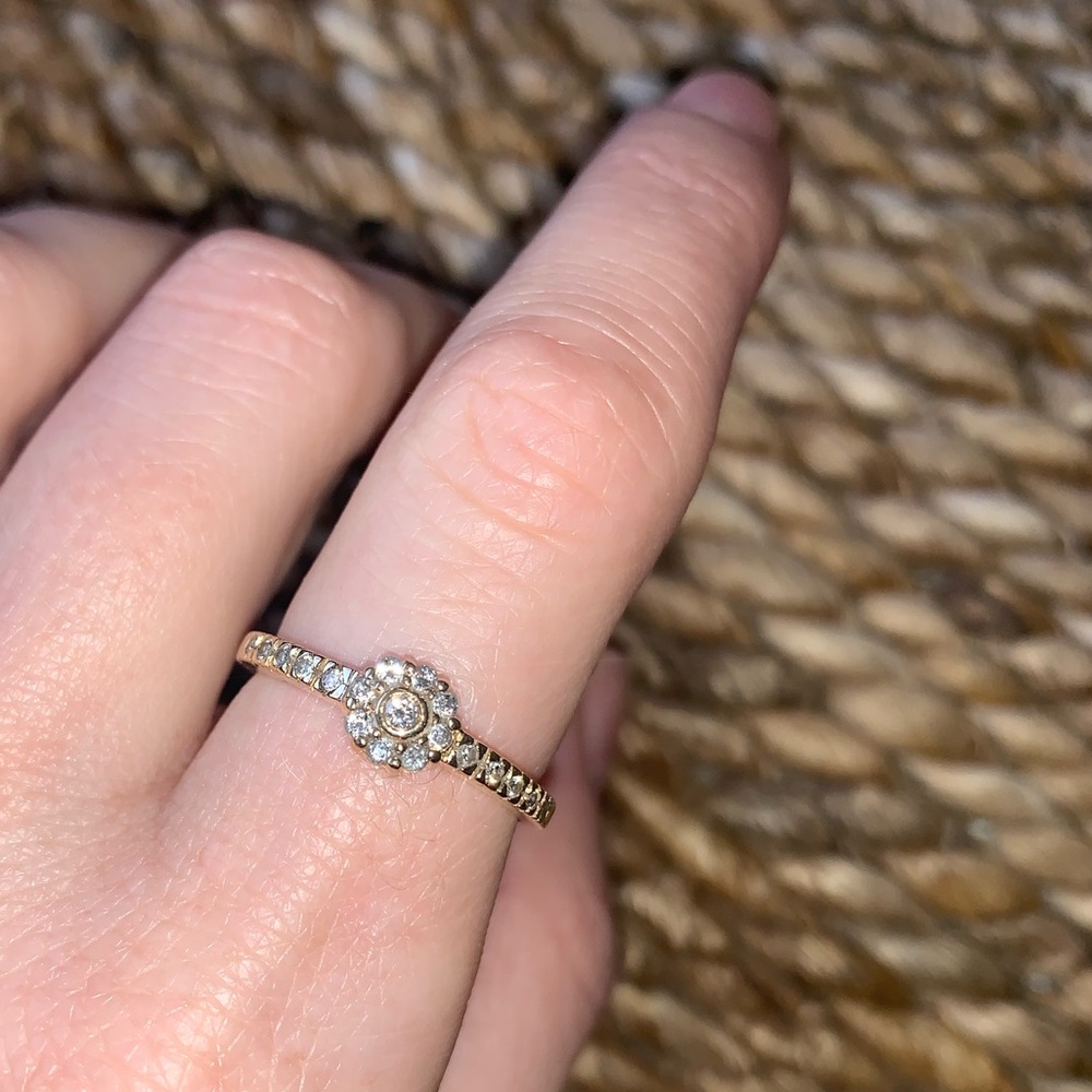 14 Karat Yellow Gold Round Cut Diamond Ring